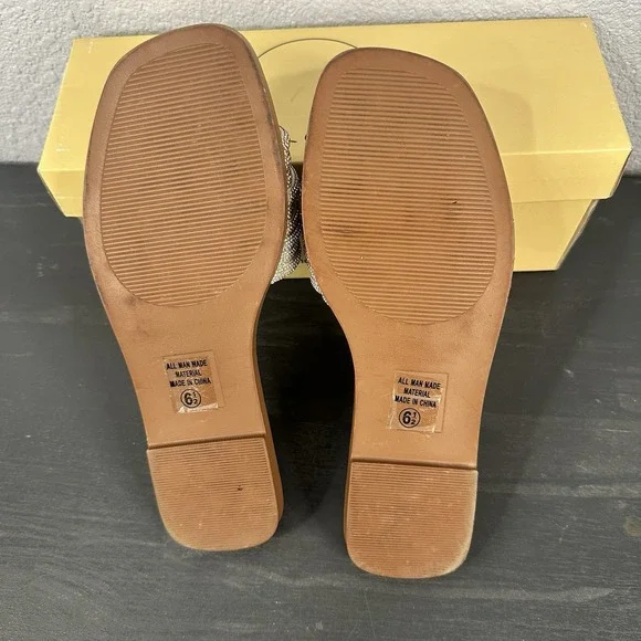 Soda Shoes Women Size 6.5 Flip Flops Sandals Bling Rhinestone Silver/Gold - Picture 4 of 5